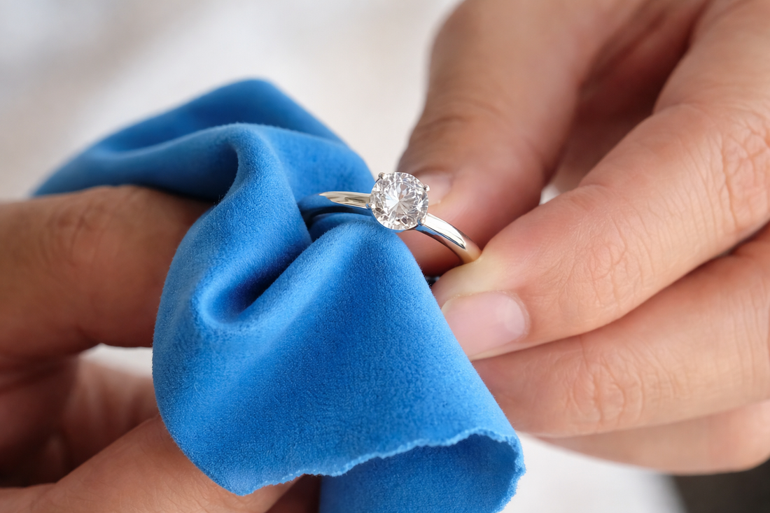 Schmuckpflege im Handel: So bleiben Ihre Stücke länger schön & verkaufsfähig